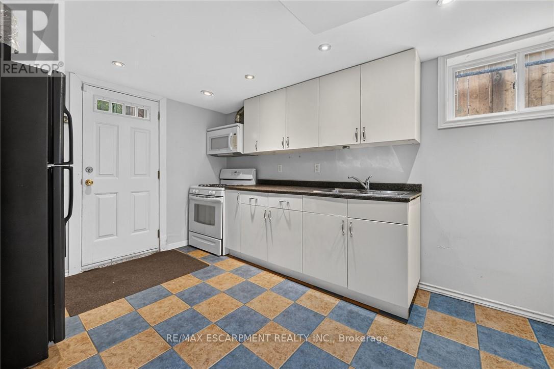 10 Krafty Court, Hamilton, ON