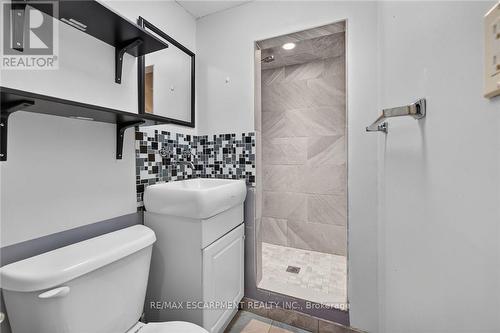10 Krafty Court, Hamilton, ON 