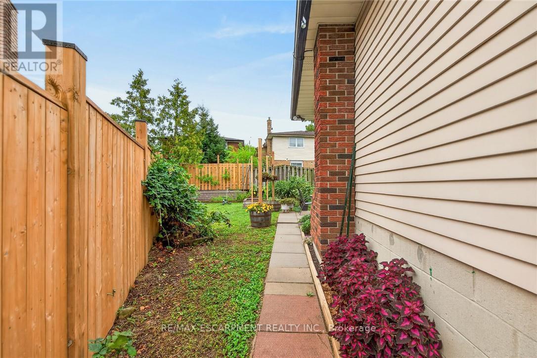 10 Krafty Court, Hamilton, ON