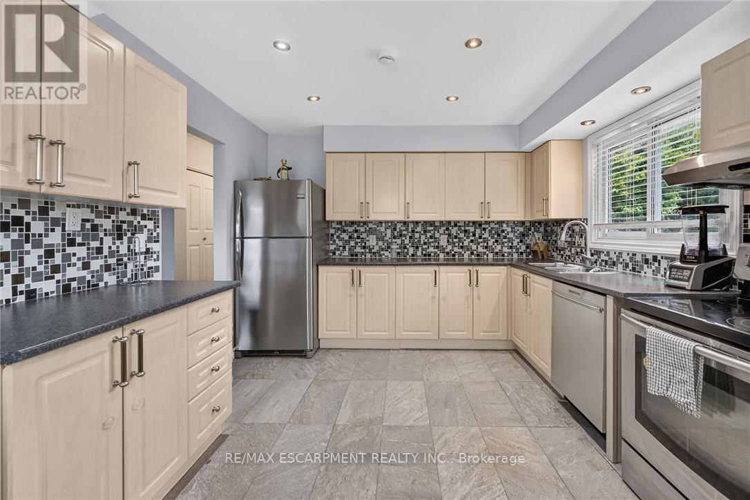 10 Krafty Court, Hamilton, ON
