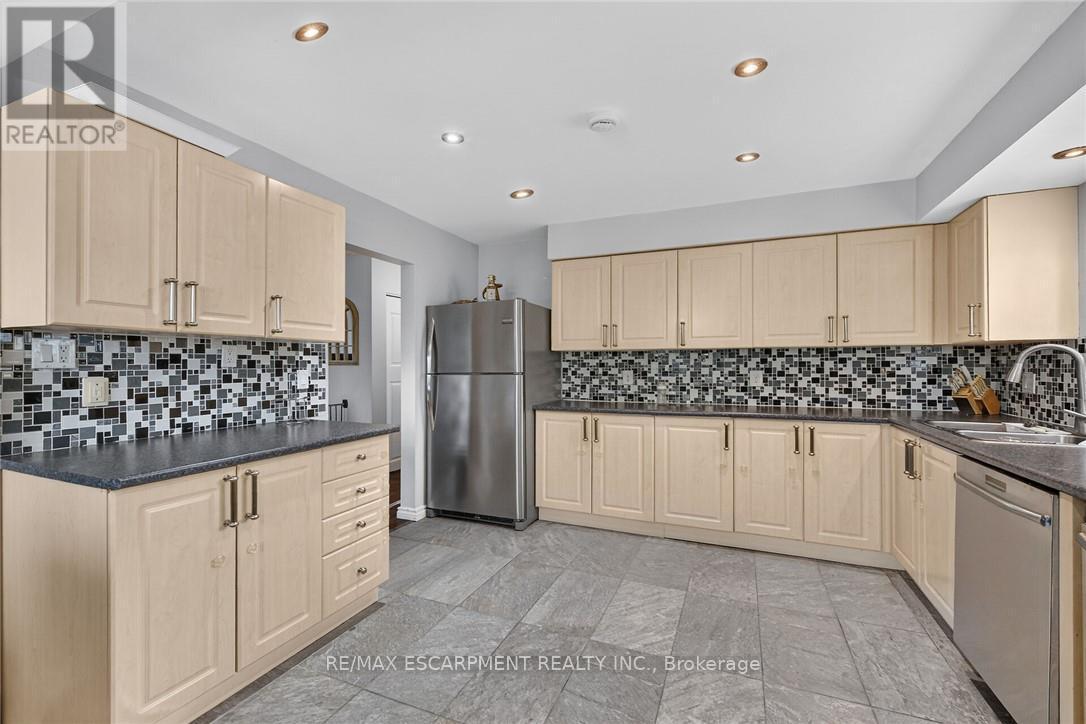 10 Krafty Court, Hamilton, ON