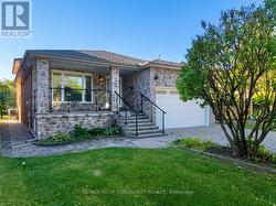 MAIN - 31 OAK AVENUE Richmond Hill, ON L4C 6R5