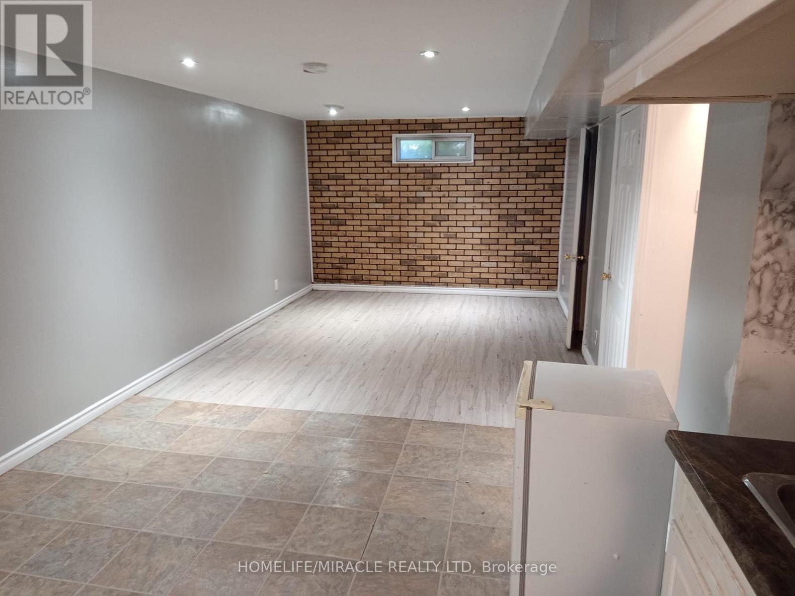 123 Mooregate Crescent, Kitchener, ON