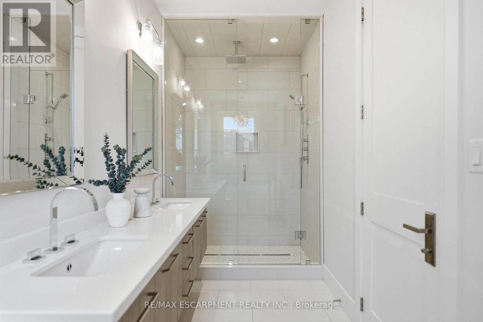 65 Forest Avenue, Mississauga, ON