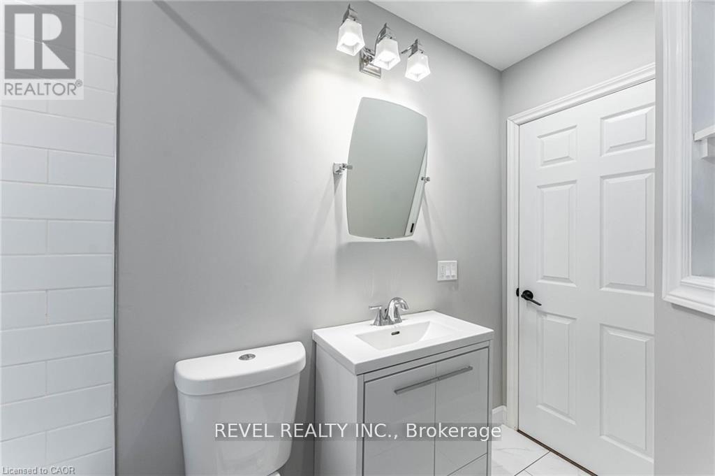 222 Kensington Avenue N, Hamilton, ON