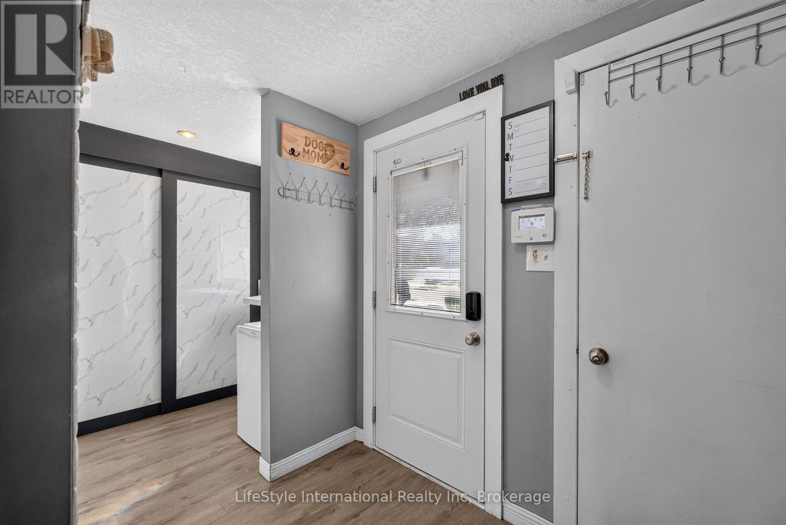 Entrance Foyer - 18 Camrose Court, Kitchener, ON