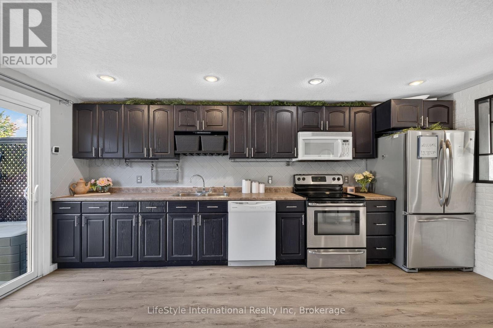 Kitchen - 18 Camrose Court, Kitchener, ON