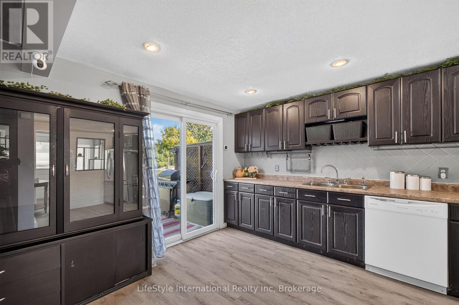 18 Camrose Court, Kitchener, ON