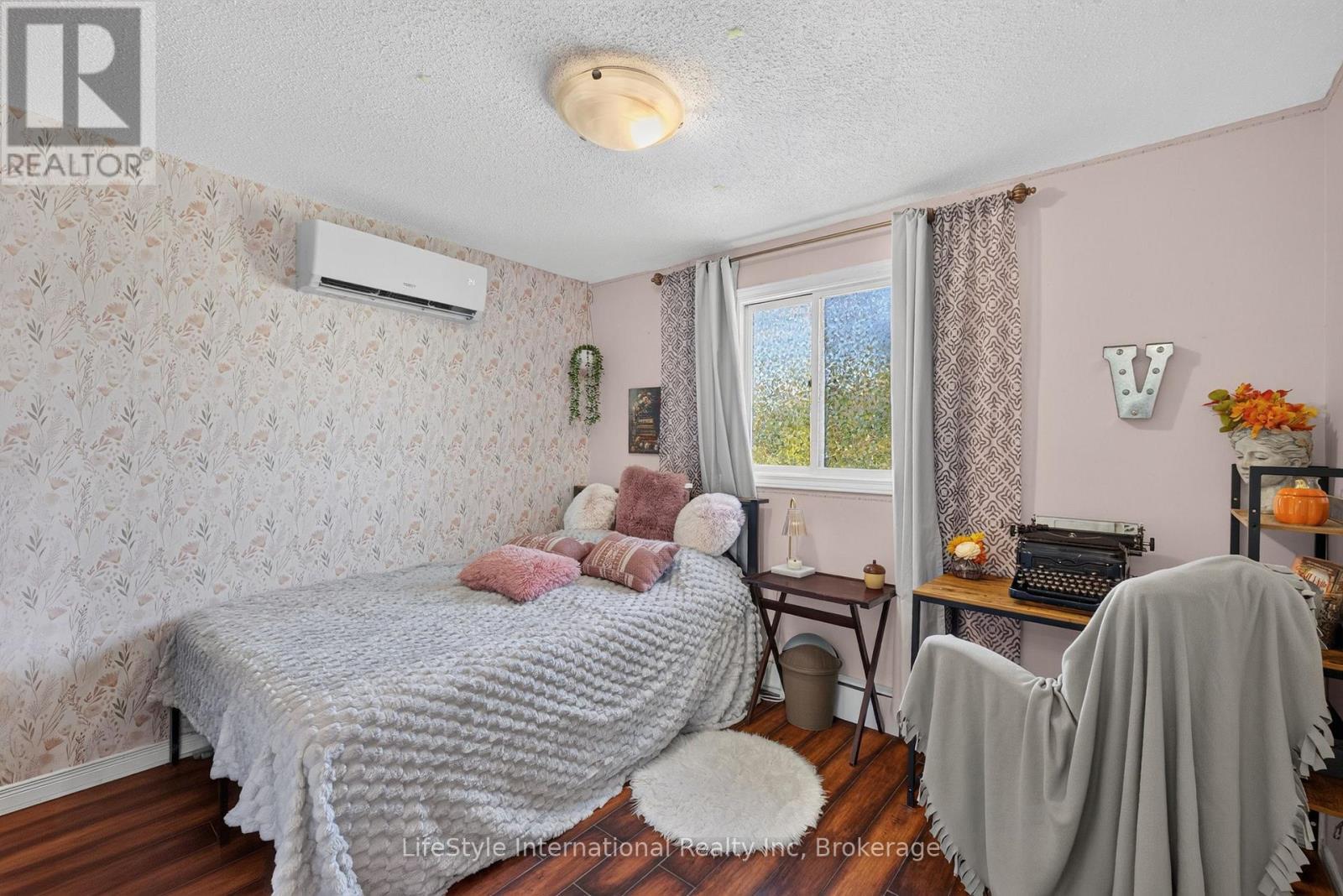 Bedroom - 18 Camrose Court, Kitchener, ON