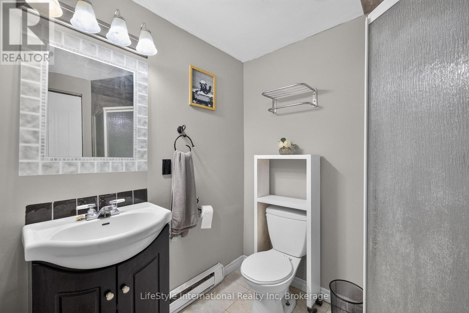 Basement bathroom - 18 Camrose Court, Kitchener, ON