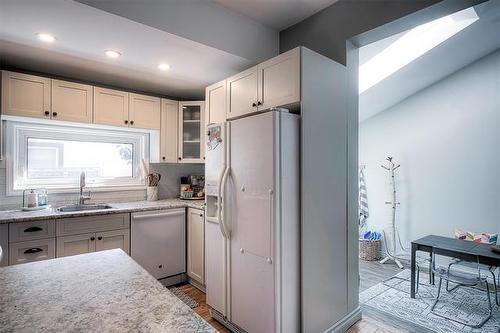 230 Eugenie St, Winnipeg, MB 