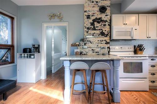 230 Eugenie St, Winnipeg, MB 