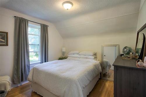 230 Eugenie St, Winnipeg, MB 