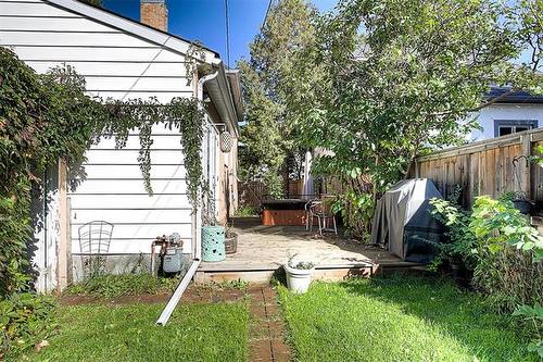 230 Eugenie St, Winnipeg, MB 