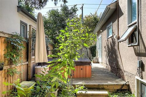 230 Eugenie St, Winnipeg, MB 
