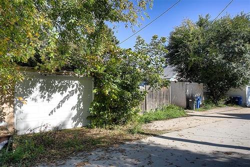 230 Eugenie St, Winnipeg, MB 