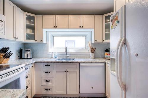 230 Eugenie St, Winnipeg, MB 