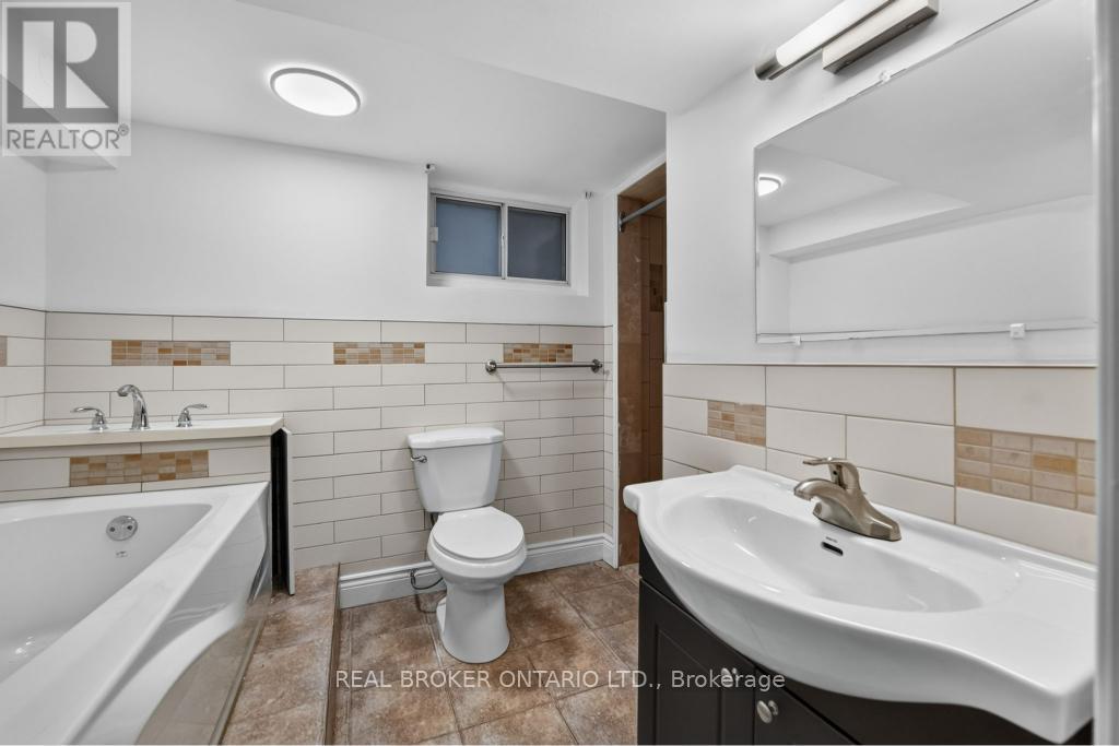 1024 Roosevelt Road, Mississauga, ON