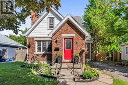 33 MIDDLETON STREET  Cambridge, ON N1S 2R2