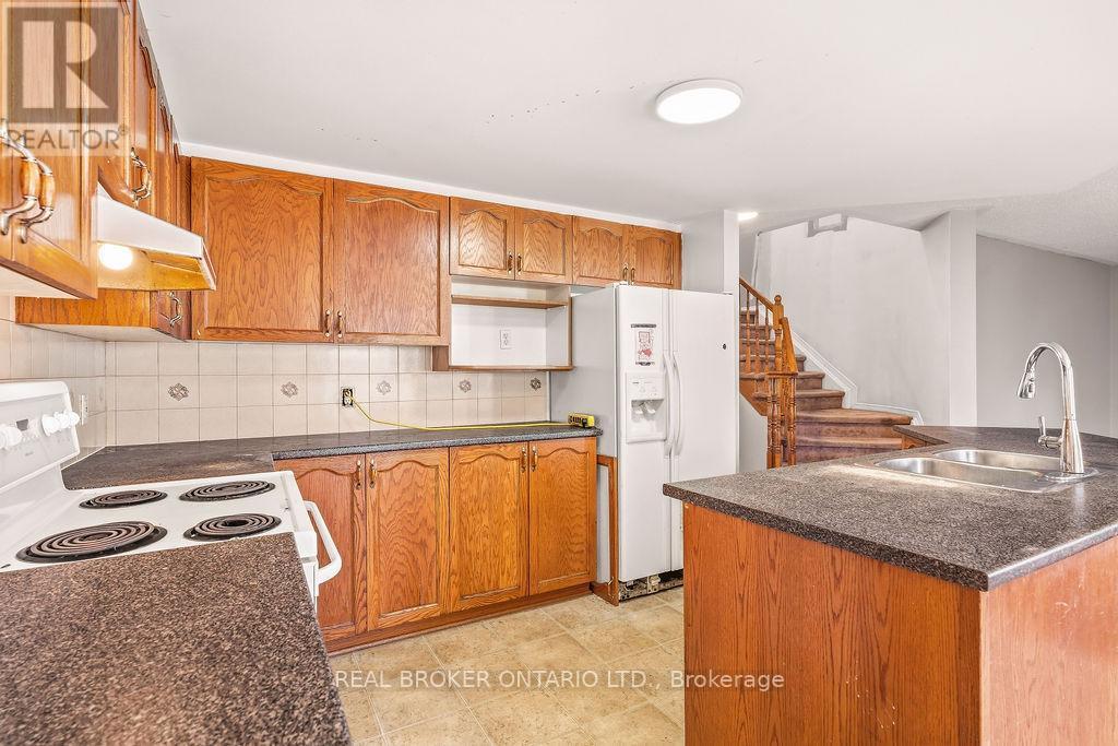 Kitchen with Island - 182 Annapolis Circle, Ottawa, ON