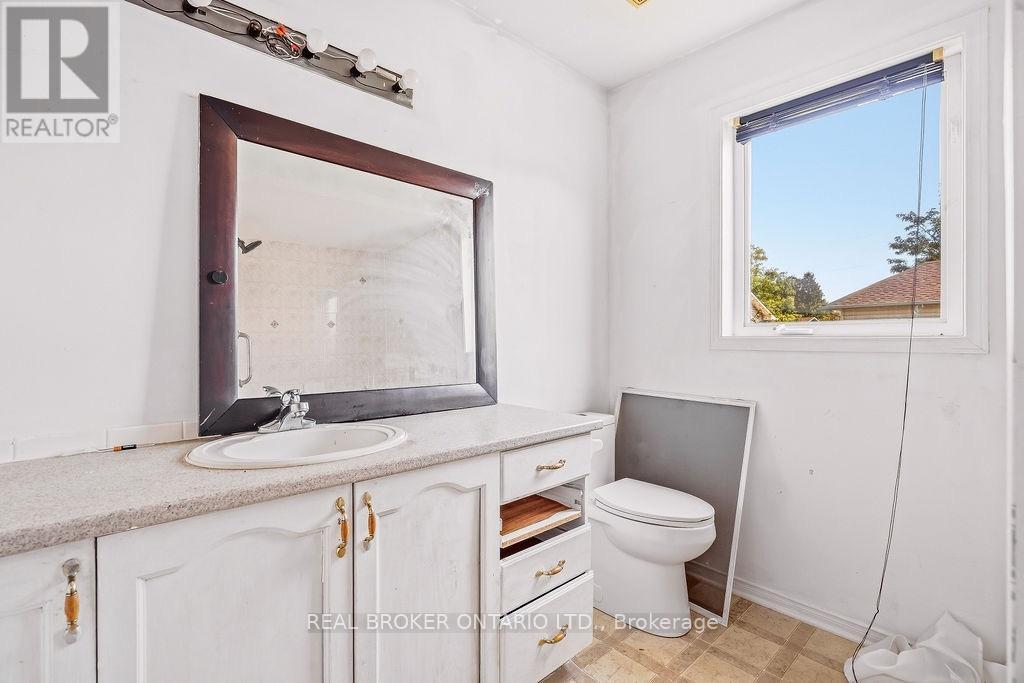 Ensuite Bathroom - 182 Annapolis Circle, Ottawa, ON