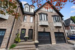 107 HUNT AVENUE Richmond Hill, ON L4C 4H1