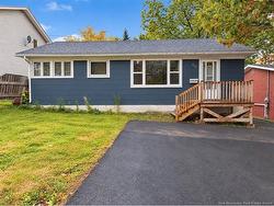 375 St Anne Bathurst, NB E2A 2N3