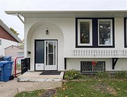 31 Costello DR Winnipeg, MB R2Y 1X8