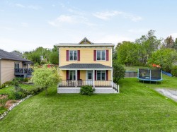 1705 Rue St-Patrice E. Magog, QC J1X 3W5