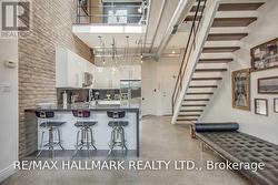 7 - 6 BARTLETT AVENUE Toronto, ON M6H 3E8