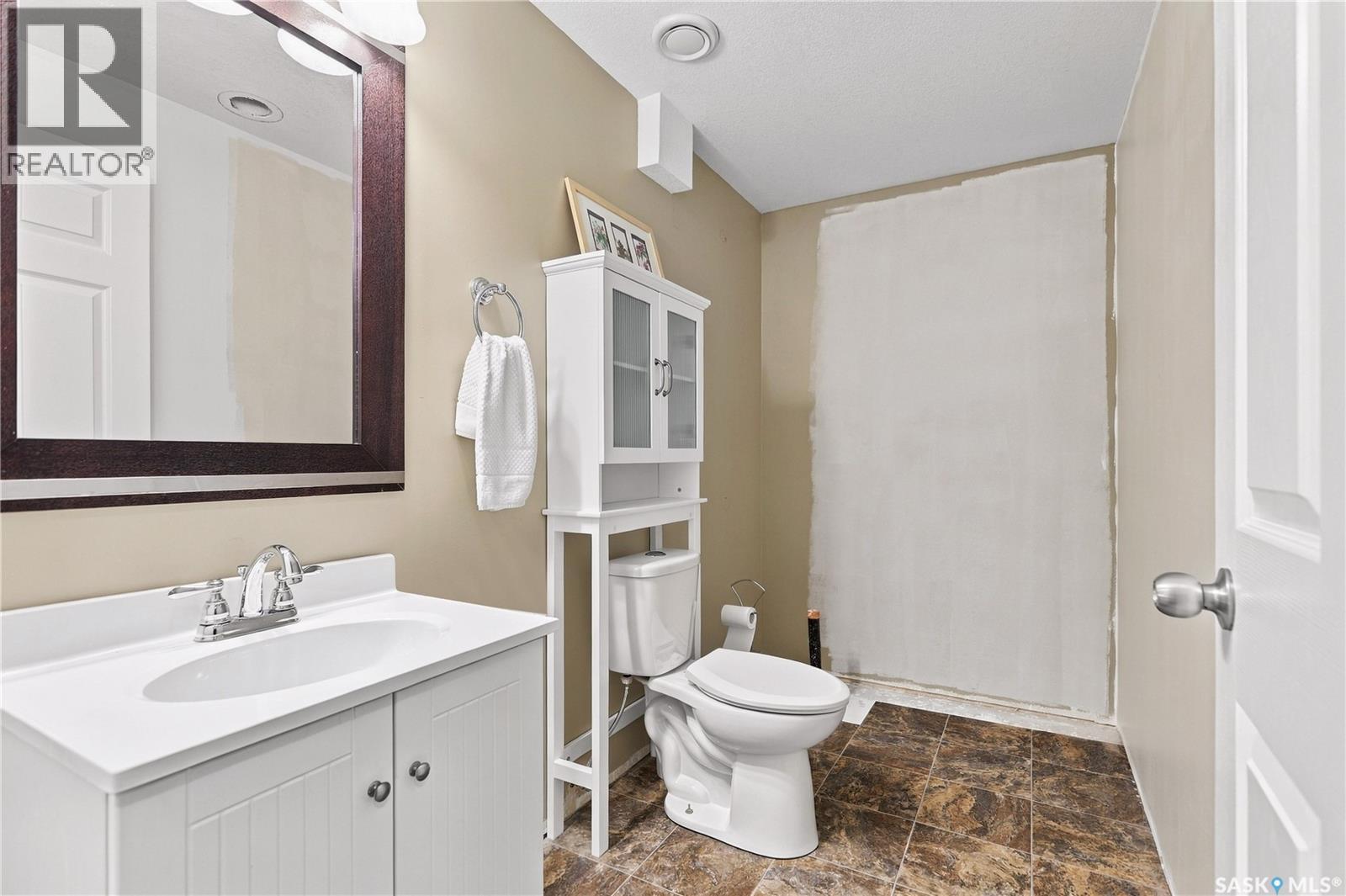 3934 Robin Place E, Regina, SK