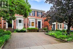 471 BLATHWAYTE Lane Burlington, ON L7S 1Y4