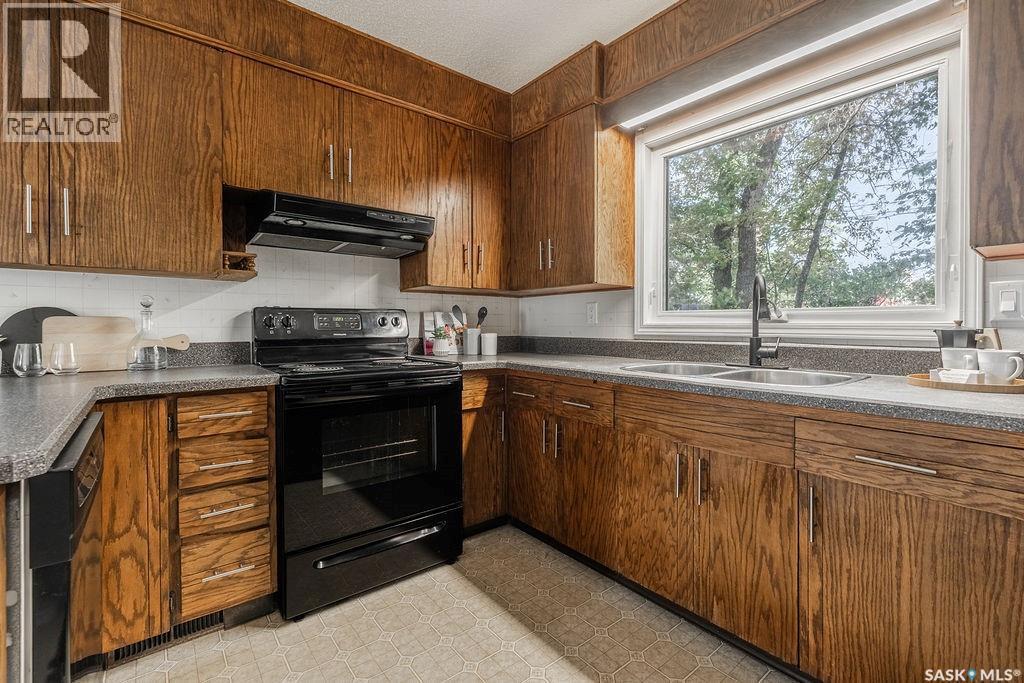 11 Moxon Crescent, Saskatoon, SK