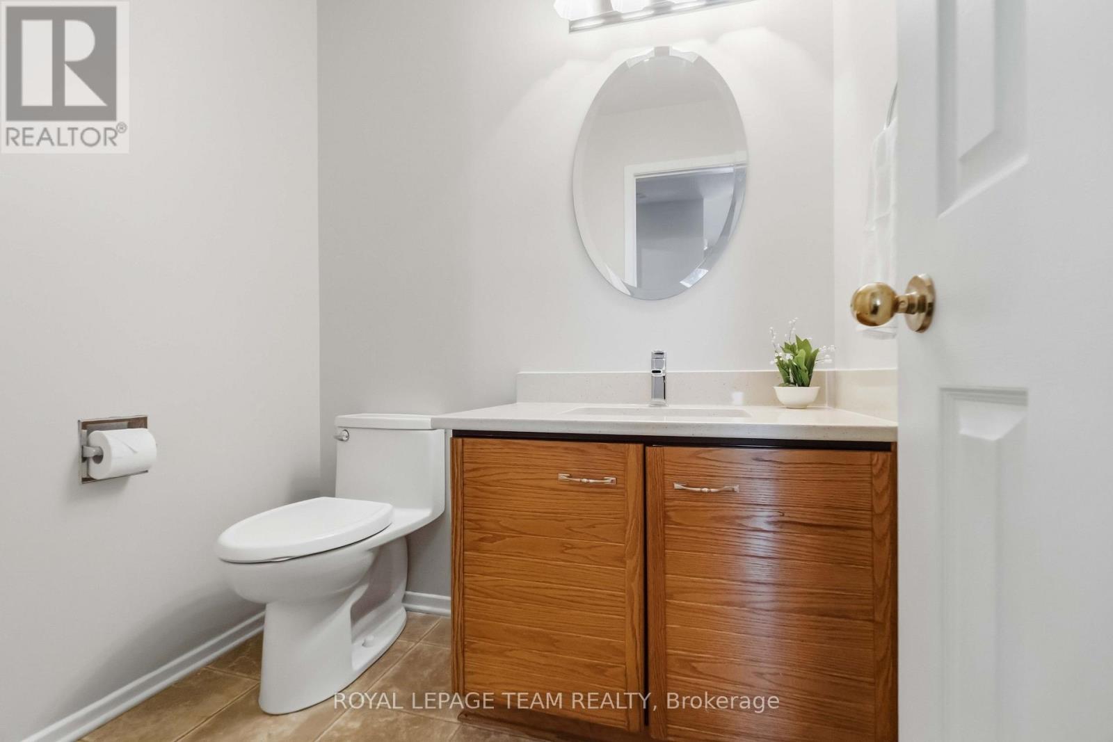 Main floor powder room - 1078 Karsh Drive, Ottawa, ON