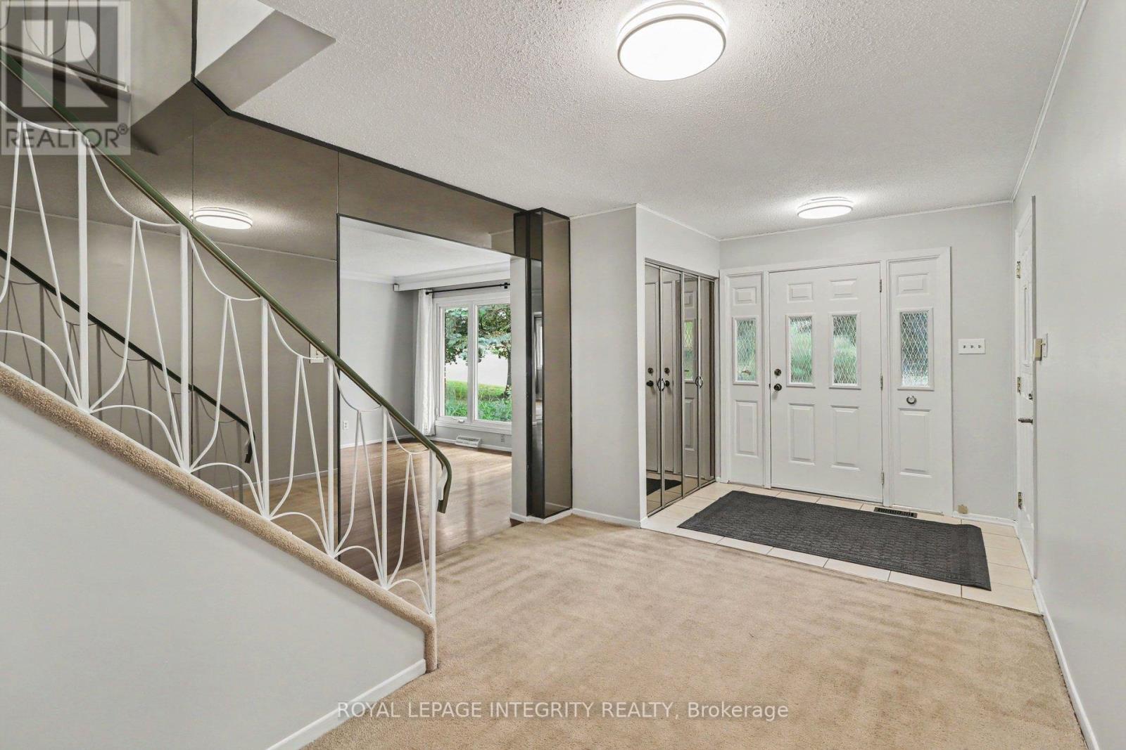 1291 Lampman Crescent, Ottawa, ON