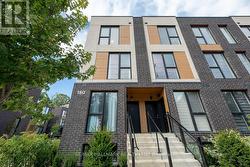 2 - 180 CLONMORE DRIVE Toronto, ON M1N 1Y1