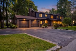 10 Thompson Point Street Beaconsfield, QC H9W 5Y8