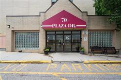 1708-70 Plaza DR  Winnipeg, MB R3T 5S1