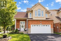 73 APPLEBLOSSOM Drive  Hamilton, ON L9C 7W3