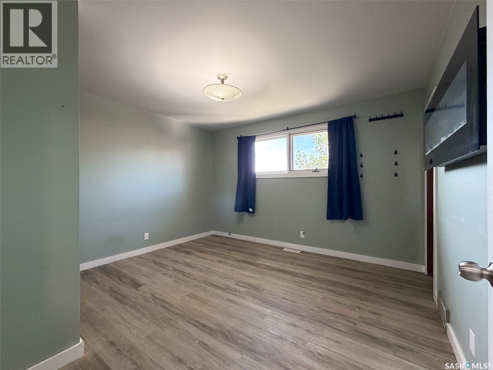200 3Rd Street E, Ponteix, SK