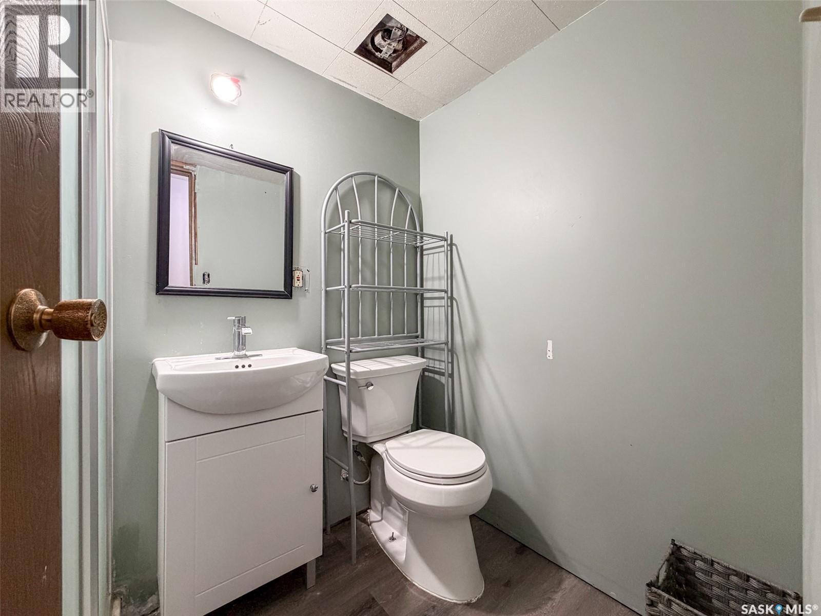 200 3Rd Street E, Ponteix, SK