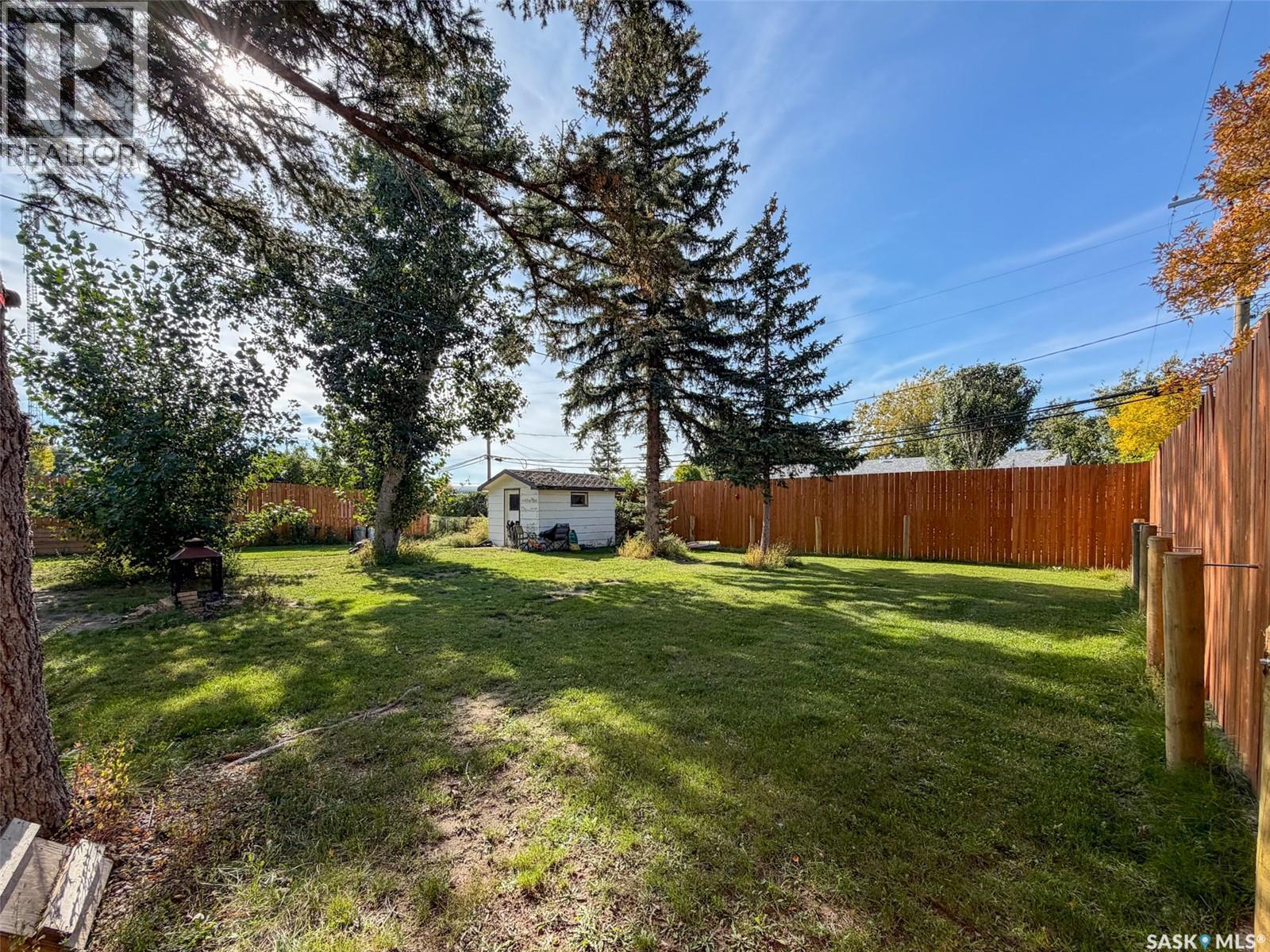 200 3Rd Street E, Ponteix, SK