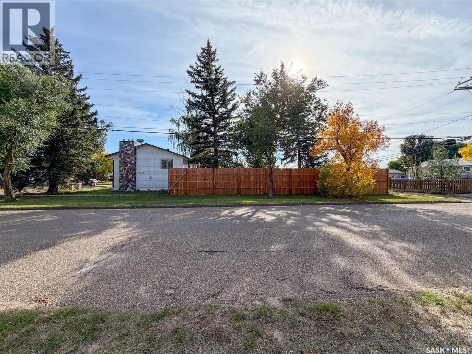 200 3Rd Street E, Ponteix, SK