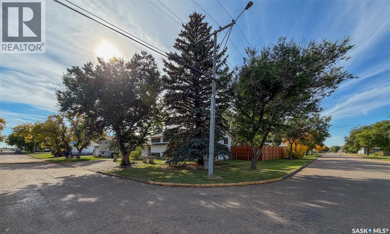 200 3Rd Street E, Ponteix, SK