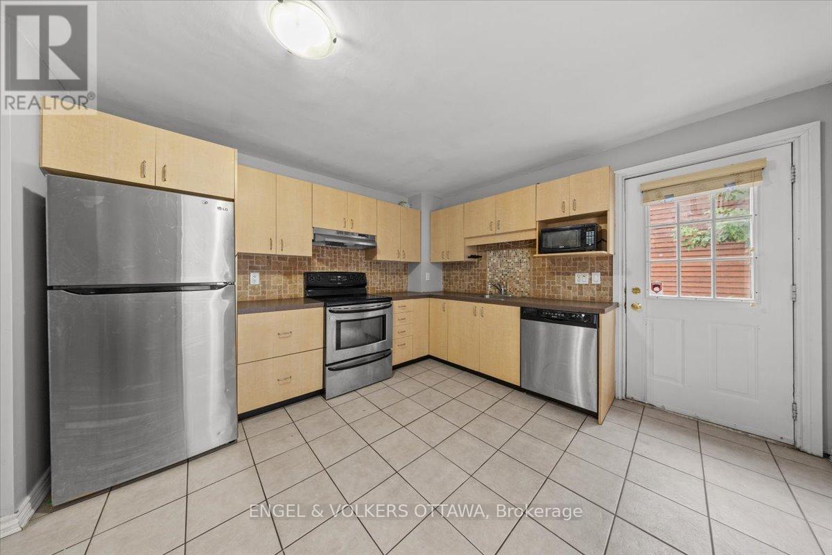 Direct access to your rear deck - 118 King Edward Avenue, Ottawa, ON