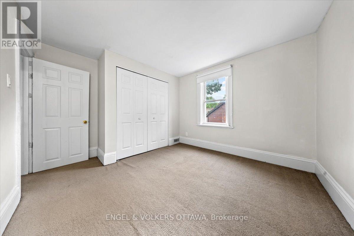 Third bedroom, great closet space - 118 King Edward Avenue, Ottawa, ON