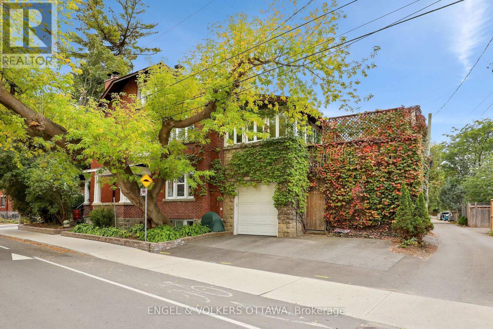 Garage and 3 additional parking spots on side - 5 Woodlawn Avenue, Ottawa, ON