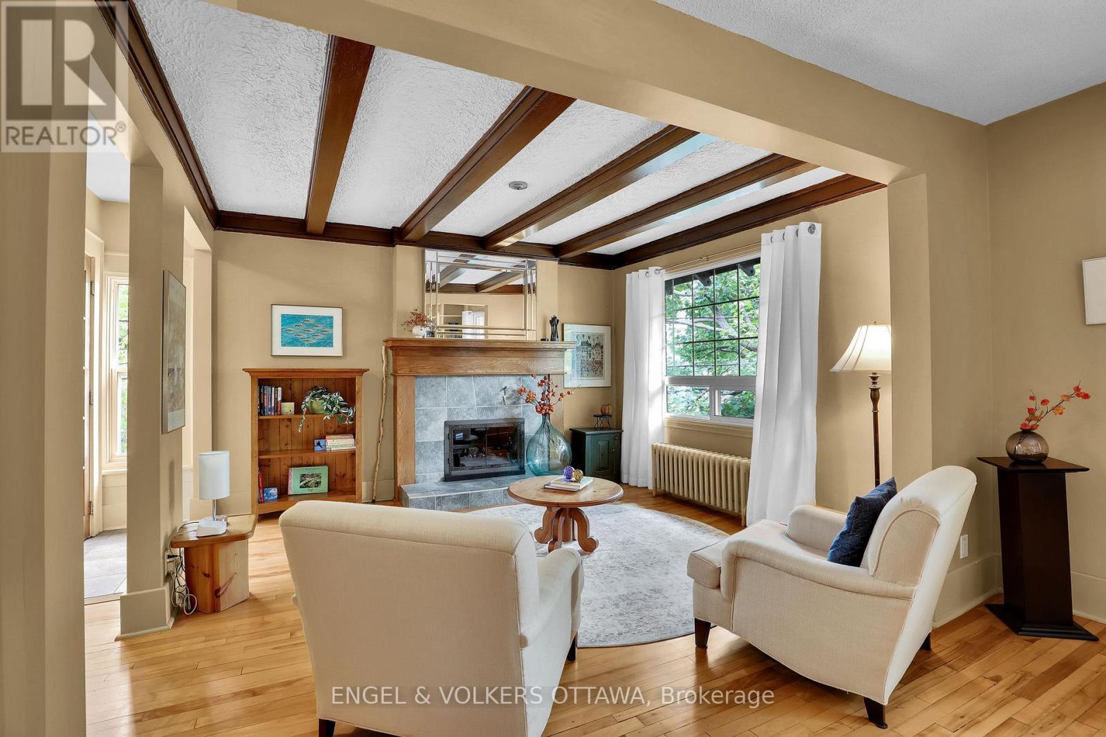 Unit 2 Living Room - 5 Woodlawn Avenue, Ottawa, ON