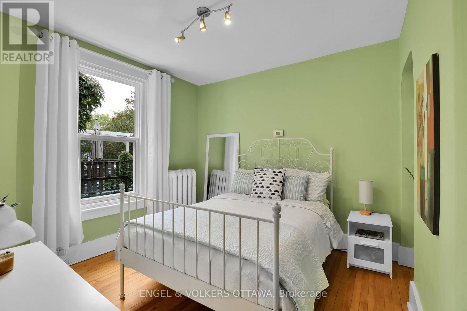 Unit 2 2nd Bedroom (First Level of Unit) - 5 Woodlawn Avenue, Ottawa, ON