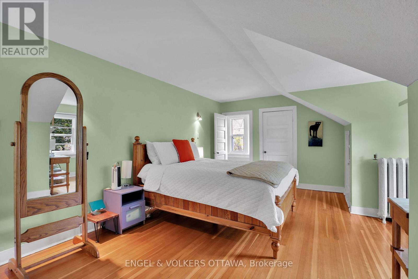 Unit 2 Primary Bedroom (Second Level of Unit) - 5 Woodlawn Avenue, Ottawa, ON